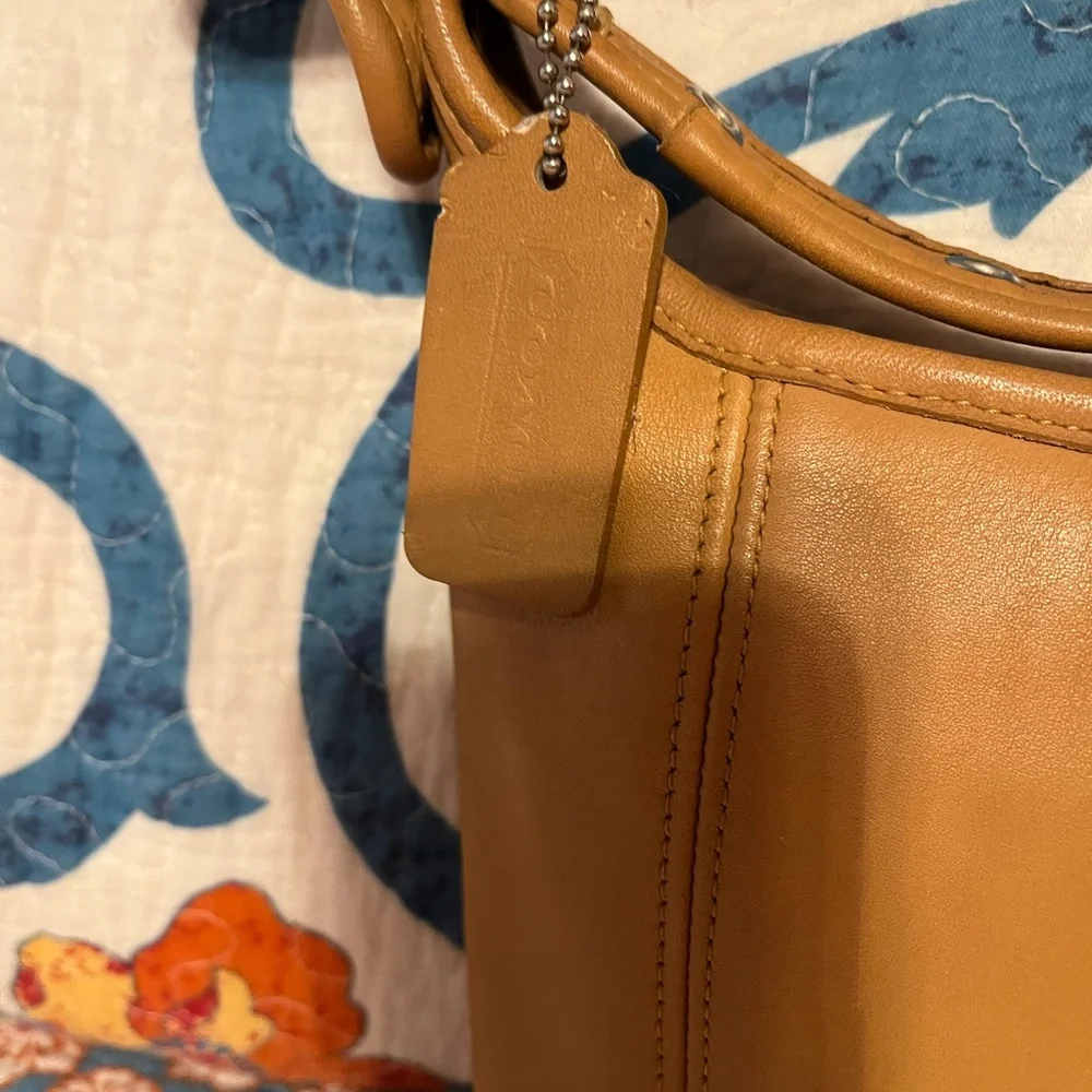 Vintage Coach Medium Slim Duffle Sac - 9816, tan - Picture 3 of 16